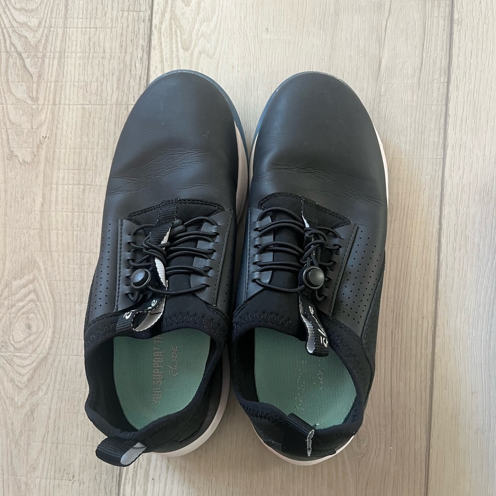 Clove sneakers